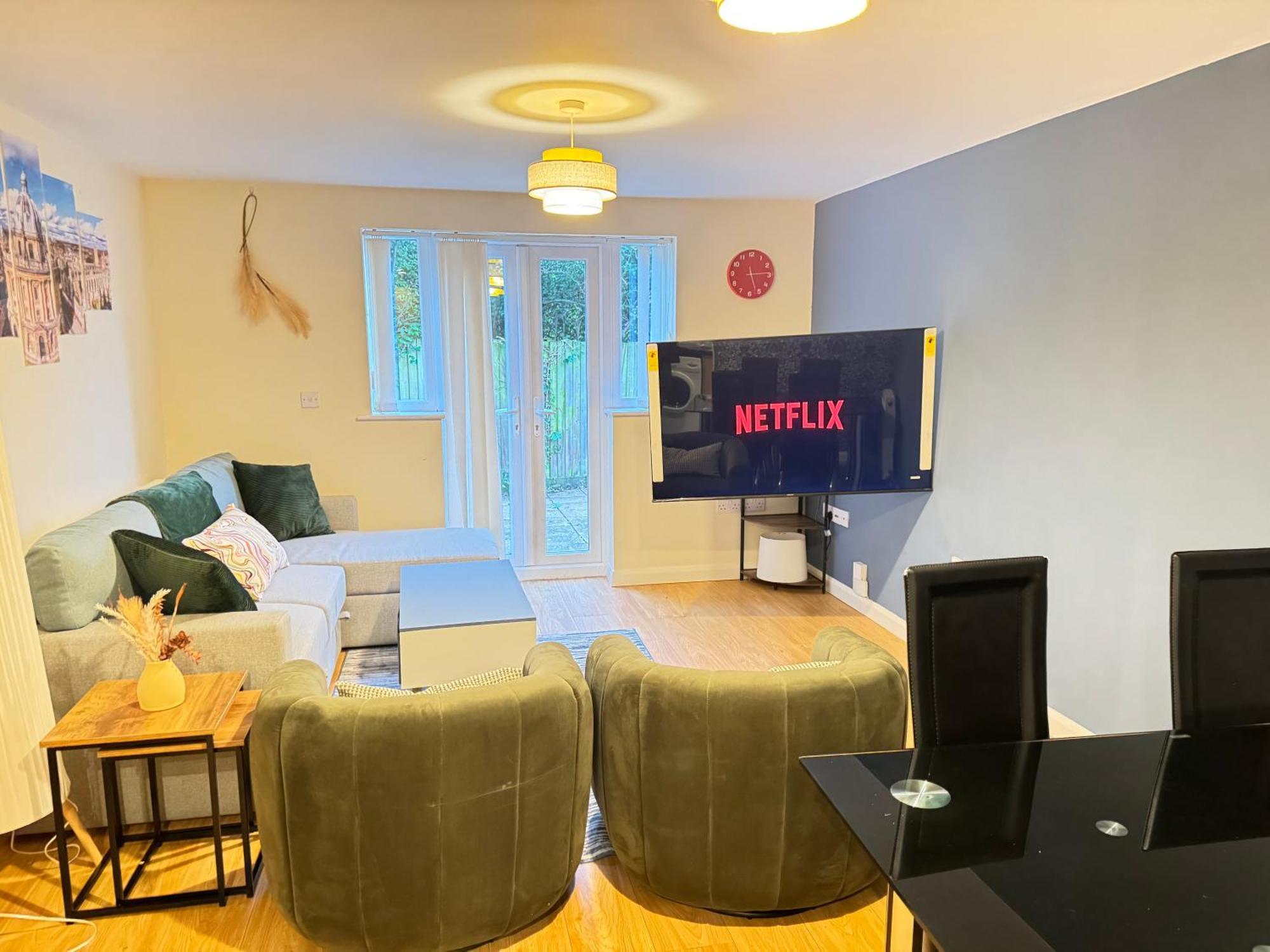 The Vogue Stay, 3 Bedrooms, 2 Bathrooms, Ideal For Jr & Oxford Hospitals, Free Carpark, Conveniently Located For Ring Road Access, 2 Miles From Oxford City Centre Easy Car & Bus Route Exterior photo