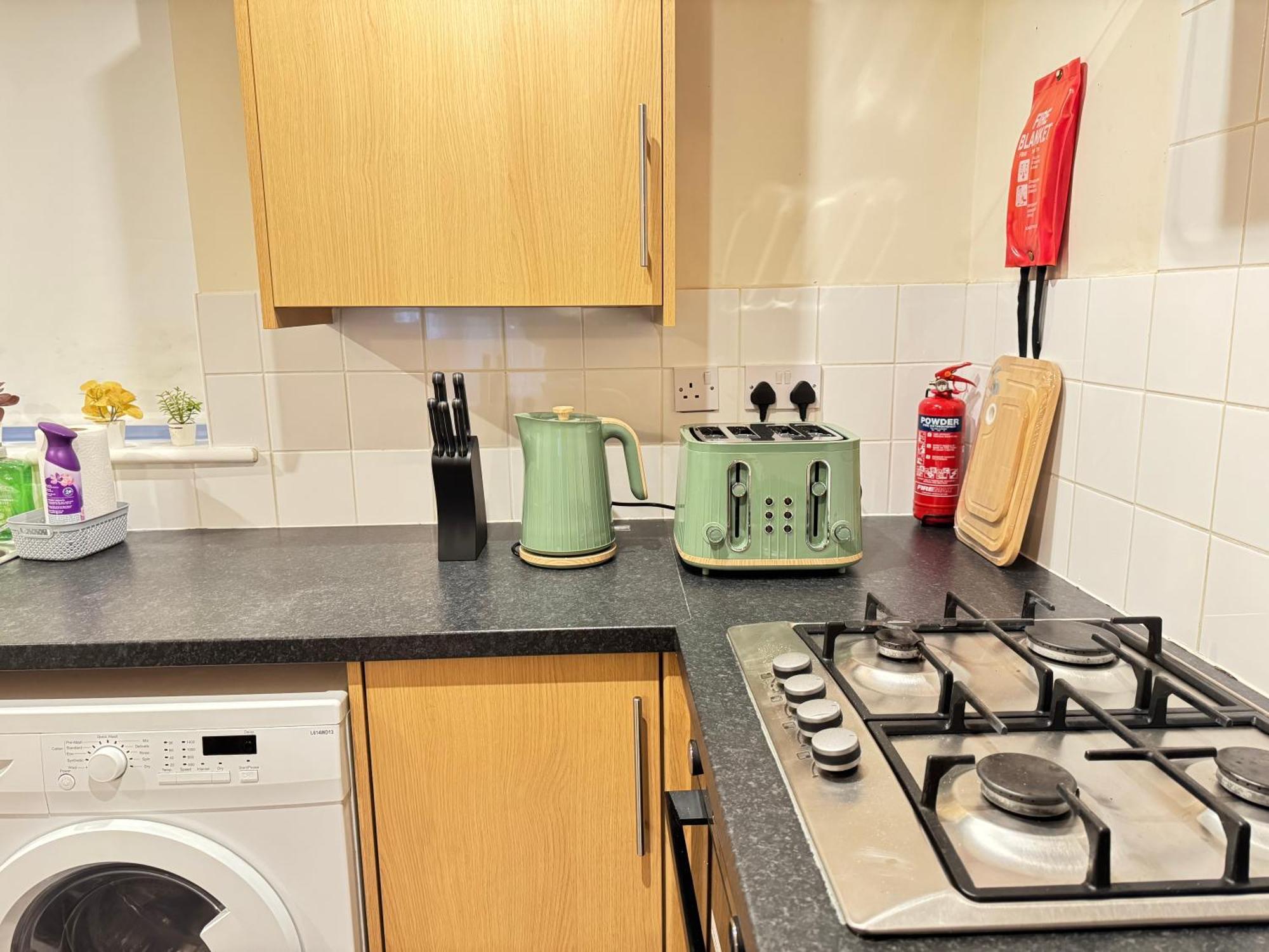 The Vogue Stay, 3 Bedrooms, 2 Bathrooms, Ideal For Jr & Oxford Hospitals, Free Carpark, Conveniently Located For Ring Road Access, 2 Miles From Oxford City Centre Easy Car & Bus Route Exterior photo