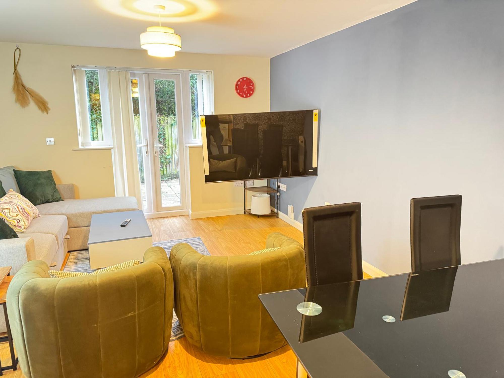 The Vogue Stay, 3 Bedrooms, 2 Bathrooms, Ideal For Jr & Oxford Hospitals, Free Carpark, Conveniently Located For Ring Road Access, 2 Miles From Oxford City Centre Easy Car & Bus Route Exterior photo