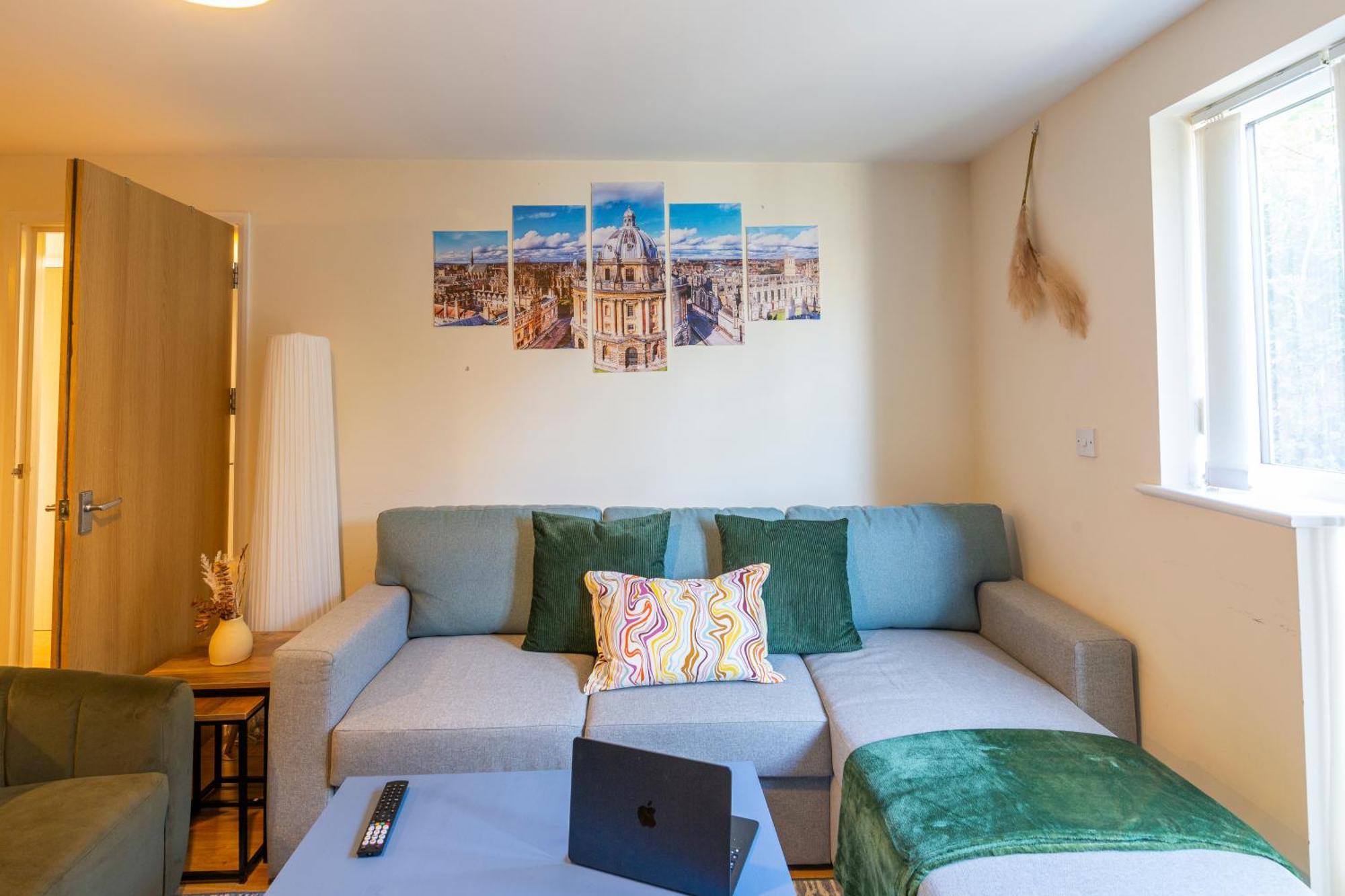 The Vogue Stay, 3 Bedrooms, 2 Bathrooms, Ideal For Jr & Oxford Hospitals, Free Carpark, Conveniently Located For Ring Road Access, 2 Miles From Oxford City Centre Easy Car & Bus Route Exterior photo