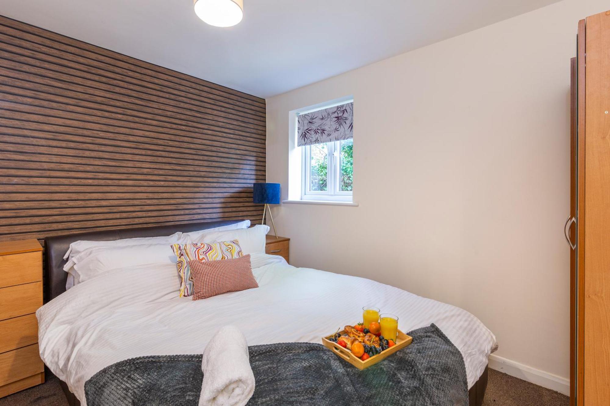 The Vogue Stay, 3 Bedrooms, 2 Bathrooms, Ideal For Jr & Oxford Hospitals, Free Carpark, Conveniently Located For Ring Road Access, 2 Miles From Oxford City Centre Easy Car & Bus Route Exterior photo