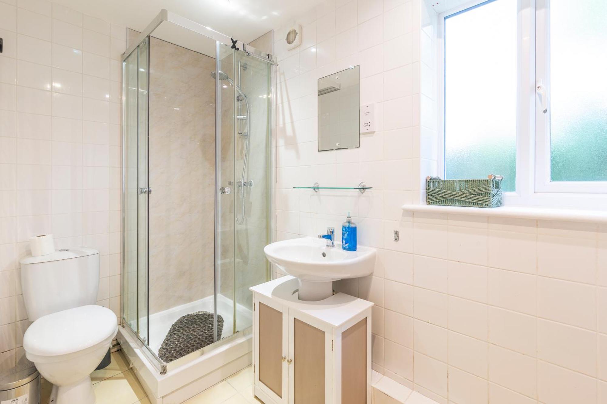The Vogue Stay, 3 Bedrooms, 2 Bathrooms, Ideal For Jr & Oxford Hospitals, Free Carpark, Conveniently Located For Ring Road Access, 2 Miles From Oxford City Centre Easy Car & Bus Route Exterior photo