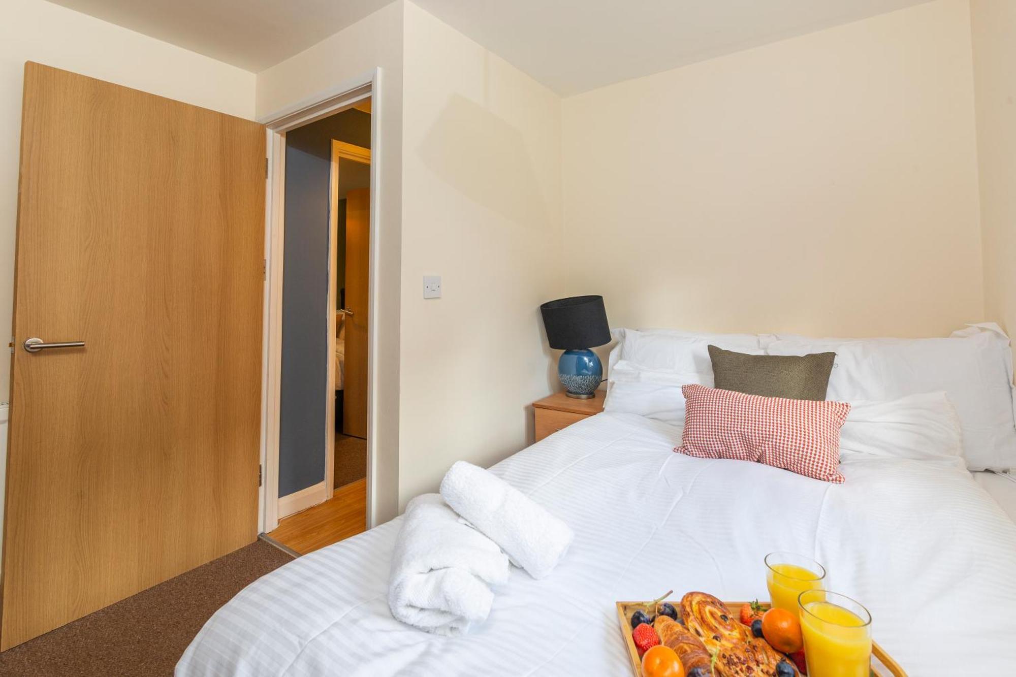 The Vogue Stay, 3 Bedrooms, 2 Bathrooms, Ideal For Jr & Oxford Hospitals, Free Carpark, Conveniently Located For Ring Road Access, 2 Miles From Oxford City Centre Easy Car & Bus Route Exterior photo