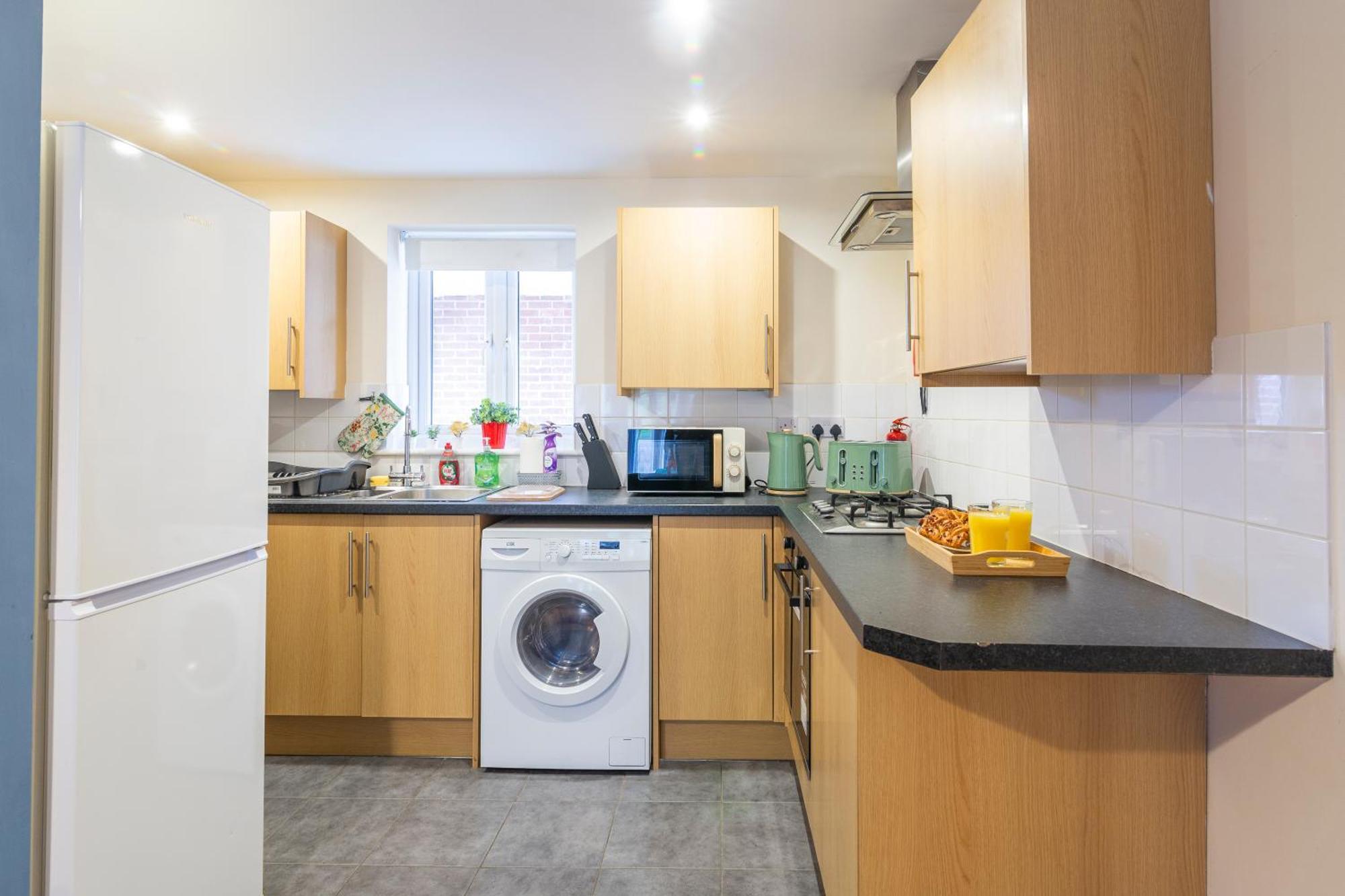 The Vogue Stay, 3 Bedrooms, 2 Bathrooms, Ideal For Jr & Oxford Hospitals, Free Carpark, Conveniently Located For Ring Road Access, 2 Miles From Oxford City Centre Easy Car & Bus Route Exterior photo