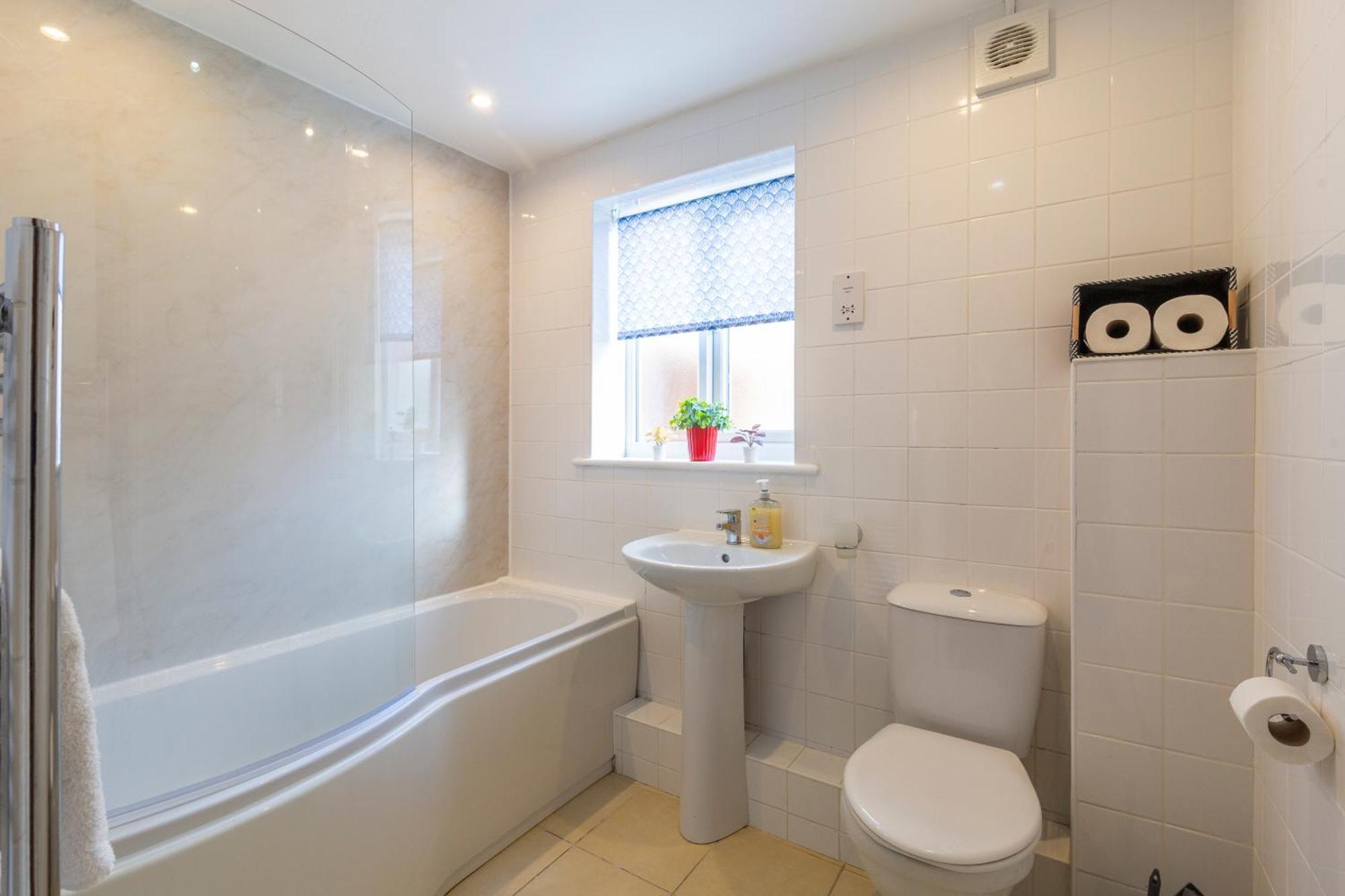 The Vogue Stay, 3 Bedrooms, 2 Bathrooms, Ideal For Jr & Oxford Hospitals, Free Carpark, Conveniently Located For Ring Road Access, 2 Miles From Oxford City Centre Easy Car & Bus Route Exterior photo