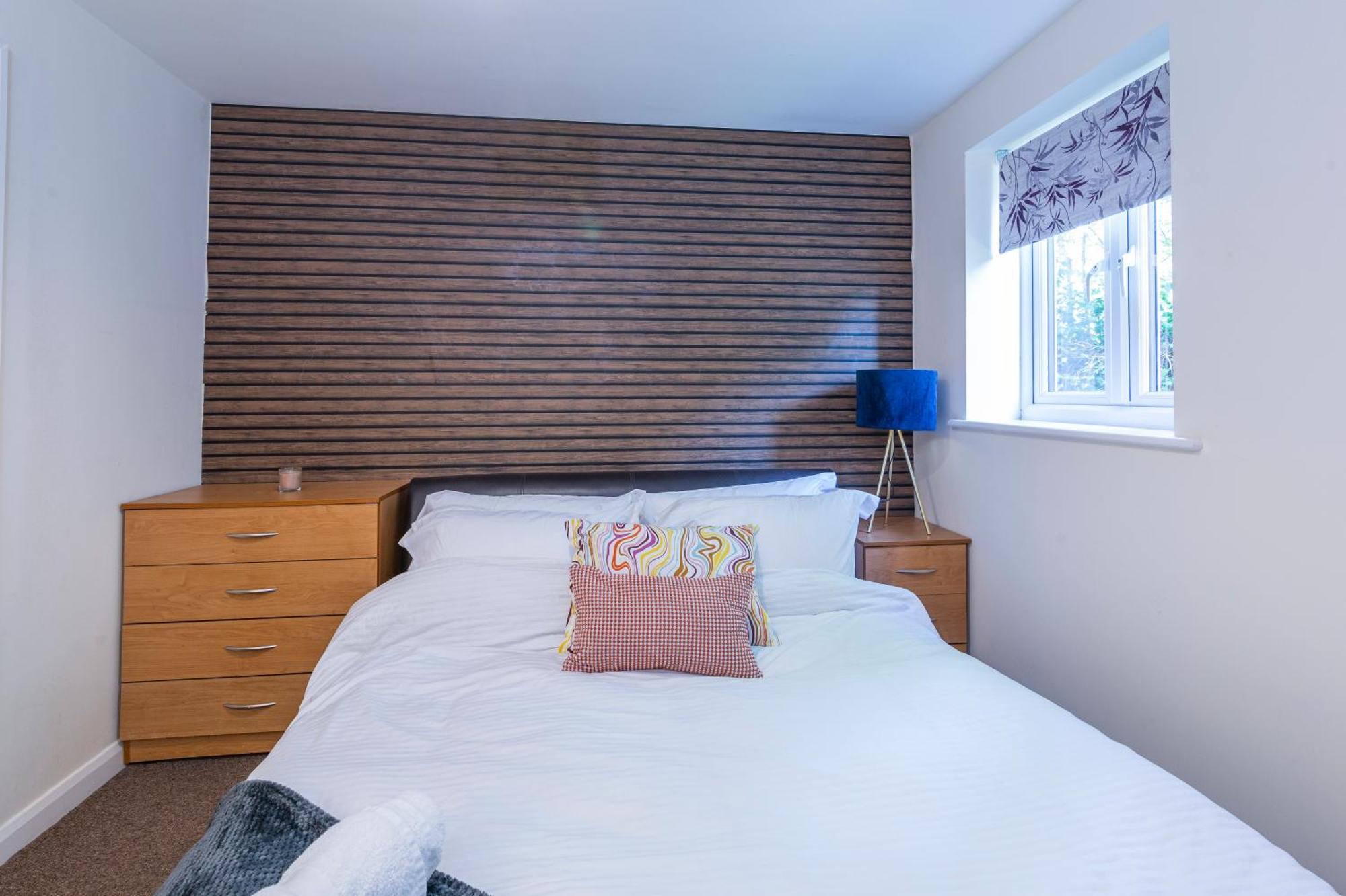 The Vogue Stay, 3 Bedrooms, 2 Bathrooms, Ideal For Jr & Oxford Hospitals, Free Carpark, Conveniently Located For Ring Road Access, 2 Miles From Oxford City Centre Easy Car & Bus Route Exterior photo